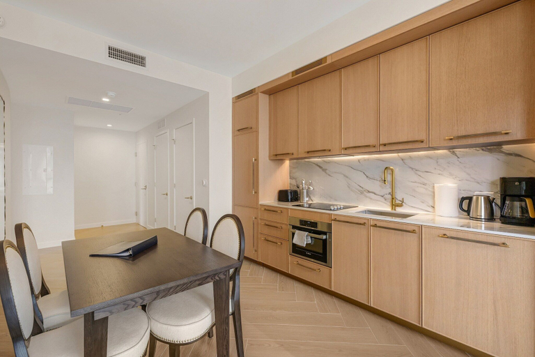 Private kitchen 4, Miami Oasis 2BR Apartment with Pool, Miami-Dade