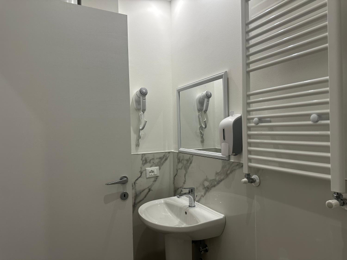 Bathroom 5, Hotel Link Rho - JCUBE HOTELLERIE, Milano