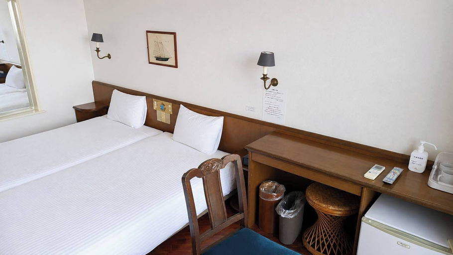Bedroom 4, Hotel Cliffside, Shimoda