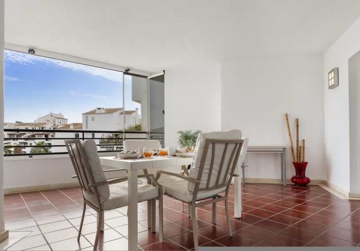 Room 5, 02 bdr apt at Best Location, Málaga