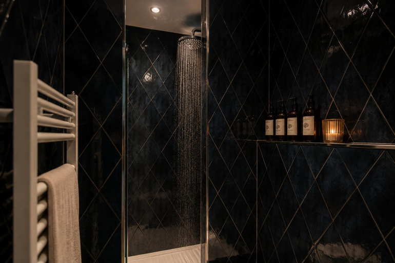 Bathroom 3, Caesar Suites by "The House Of Travelers", Como