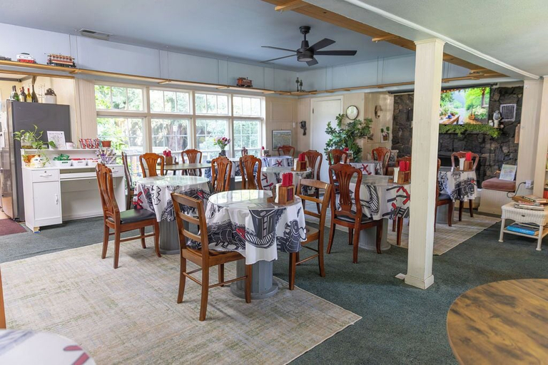 Food & Drinks 5, Featherbed Railroad B&B Resort, Lake