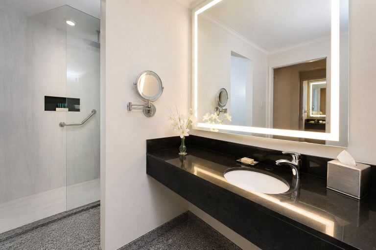 Bathroom 5, Hilton Colon Guayaquil, Guayaquil