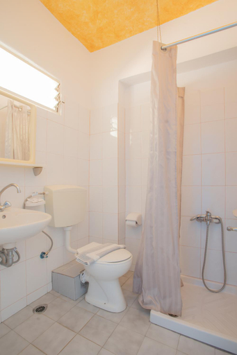 Bathroom 3, Blue White House, Ionian Islands