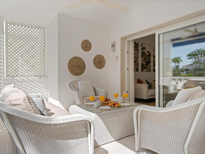 Room 3, 03 Dormitorios en Las Gaviotas ref 108, Málaga