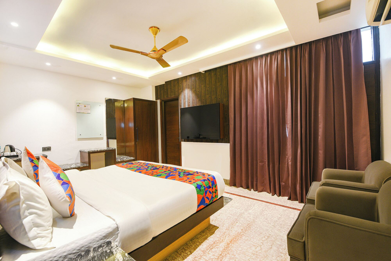 Bedroom 3, FabHotel Dev Palace Naraina, Delhi