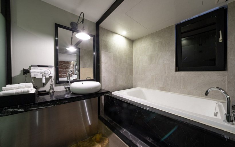 Bathroom 3, Yeoksam Premier Hotel YXM, Gangnam