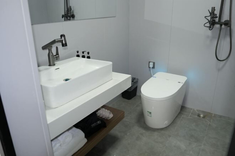 Bathroom 3, Huayi jingxuan Hotel, Zhangjiakou