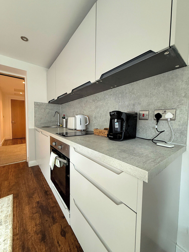 Private kitchen 4, Chic 1-Bed Flat in Sheffield City Centre, Sheffield