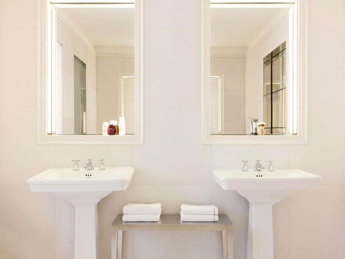 Bathroom 4, Le Royal Monceau - Raffles Paris, Paris