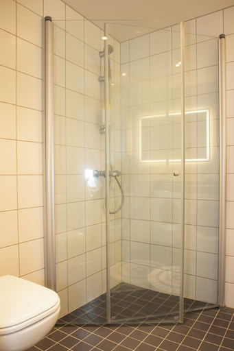 Bathroom, Charming Sørenga Apartment Waterfront Views & City Comfort, Oslo