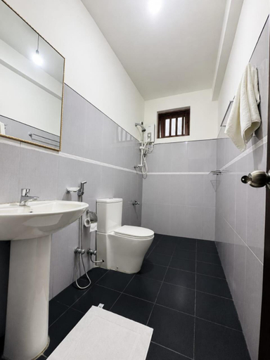 Bathroom 2, 4 S Villa, Tangalle
