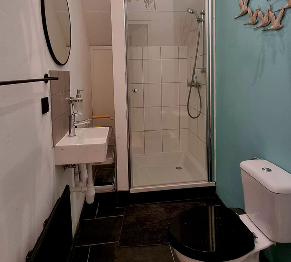 Bathroom, Bed, Bikes and Breakfast, City Farmer Amsterdam a Guesthouse with Free Parking, Amsterdam