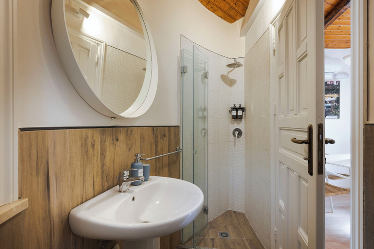 Bathroom 2, Seafront Collection Bungalows and Villas, Palermo