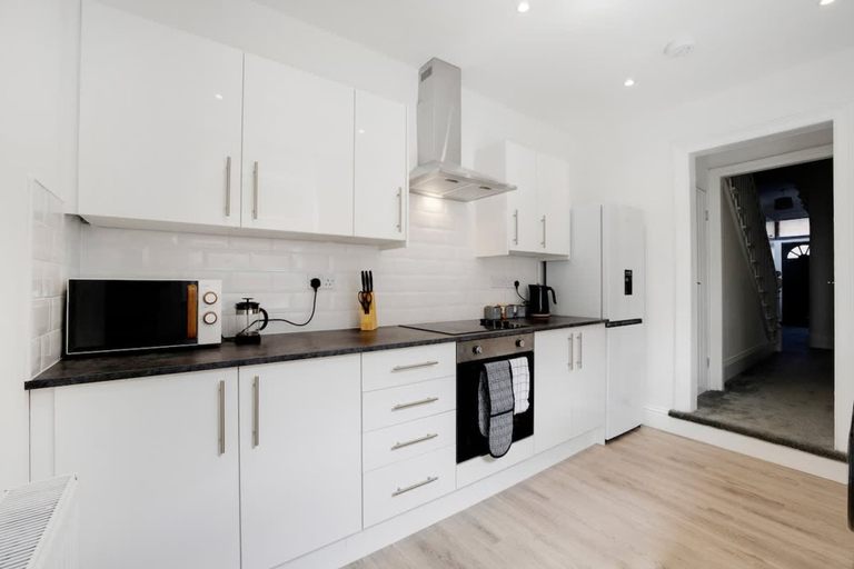 Room 2, 4BR South Shields Stay Sleeps 8 by Stay With Us, South Tyneside