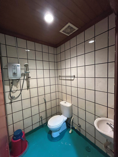 Bathroom 5, Fifteen Avenue Inn by Stayzy, Kota Bharu
