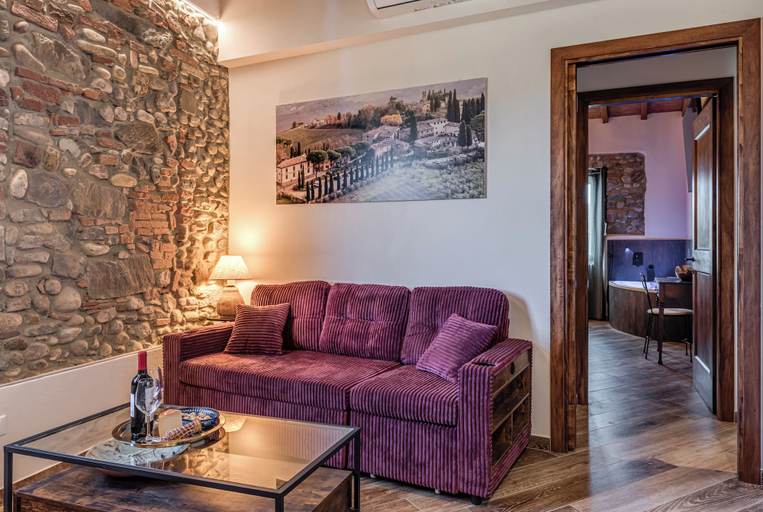 Living area 2, Jacuzzi Luxury Chianti Road - 3BR Free Parking, Florence