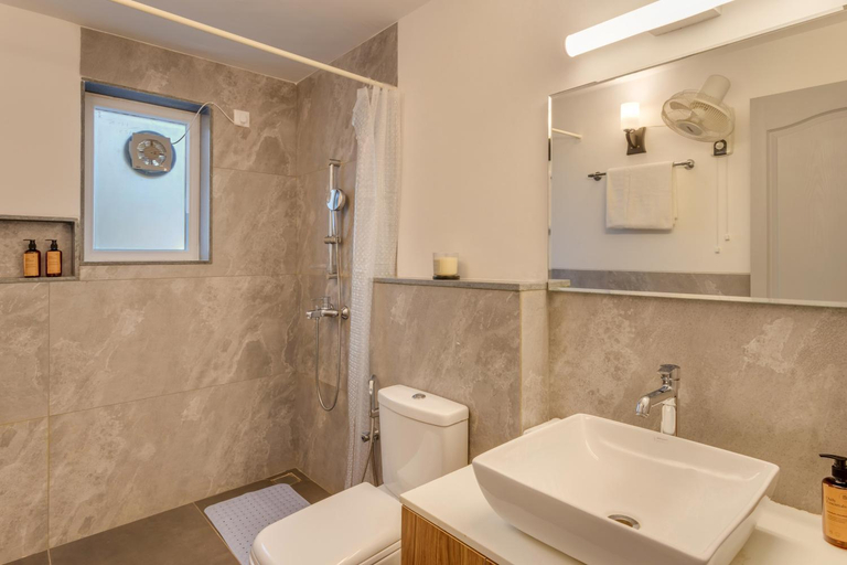 Shower 2, Waverley Cottage - 4BR Villa with Pool, 10 mins from Calangute Beach, North Goa