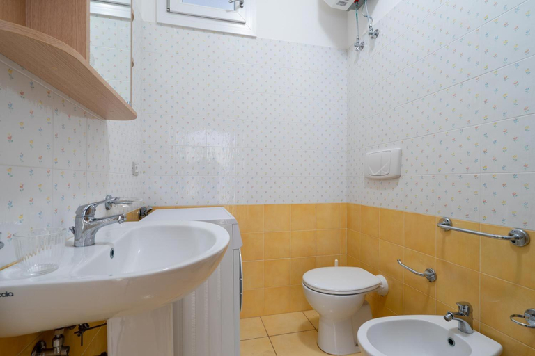 Bathroom 4, Residence La Perla, Lecce