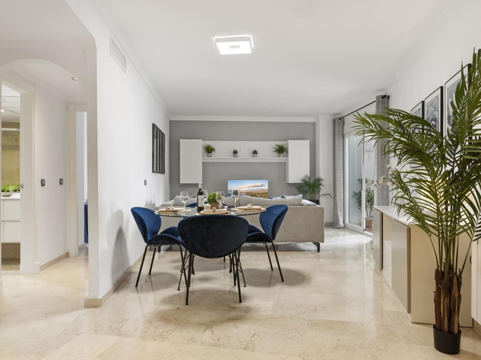 Room 2, 02 bdr apt at Best Location, Málaga