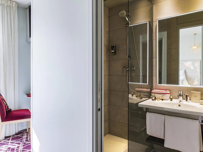 Bathroom 5, Mercure Paris Pont de Levallois Neuilly Hotel, Hauts-de-Seine