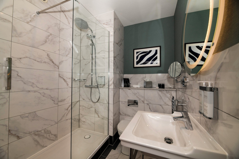 Bathroom 4, Leonardo Royal Hotel Birmingham, Birmingham