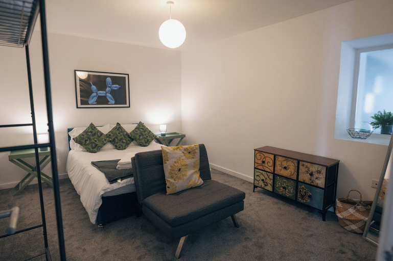 Room 4, Beach Court by Guestz, Gwynedd