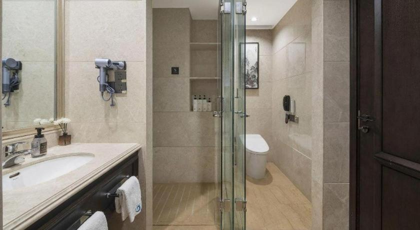 Bathroom 3, Henan Hairong Hotel, Zhengzhou