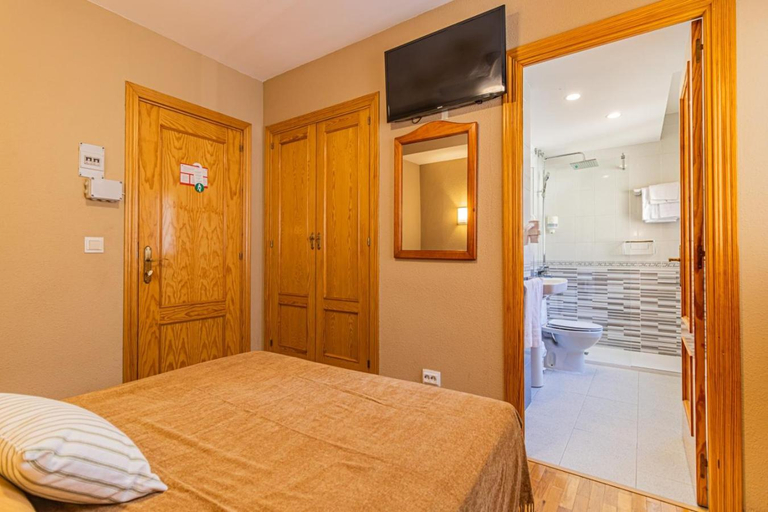 Bedroom 3, Hostal Valle de Tena, Huesca