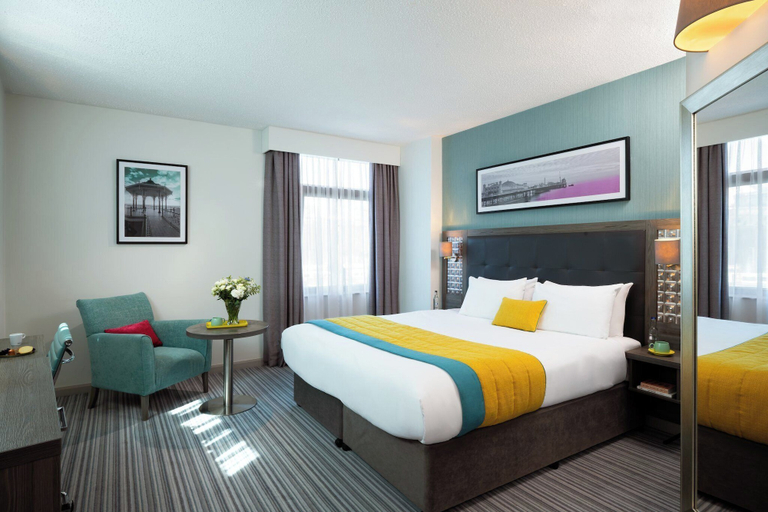 Bedroom 1, Leonardo Hotel Brighton, Brighton and Hove
