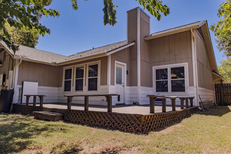 Exterior 2, Egger, Williamson