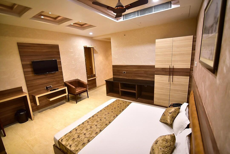 Bedroom, Hotel Trimurti By Carlton Suites, Faizabad