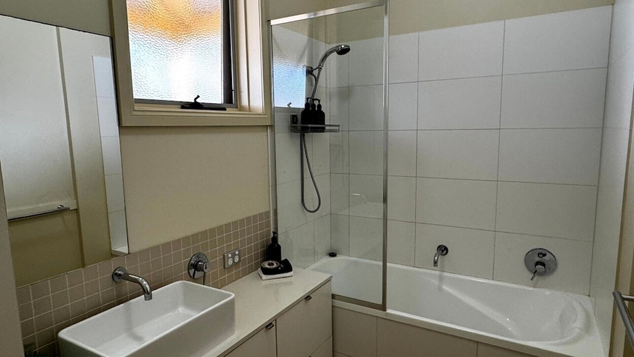 Bathroom 3, The Victoria Apartments, Moyne - South