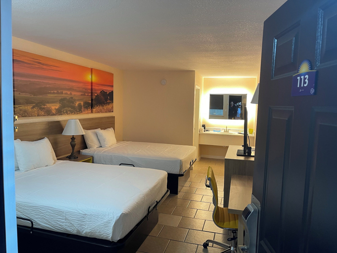 Room 4, Hotelsunrise, Taney