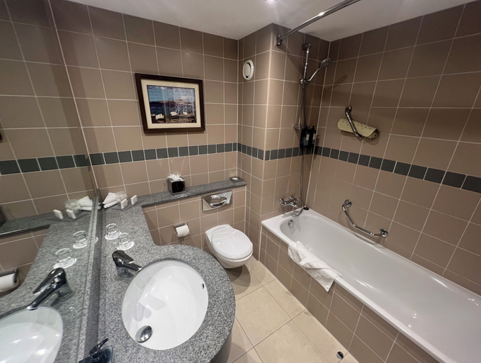 Bathroom 4, Maldron Hotel Sandy Road Galway