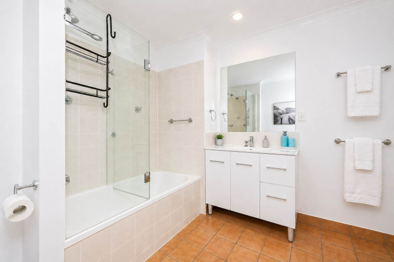 Bathroom, Townsville Apartment Near Stadium & CBD, South Townsville