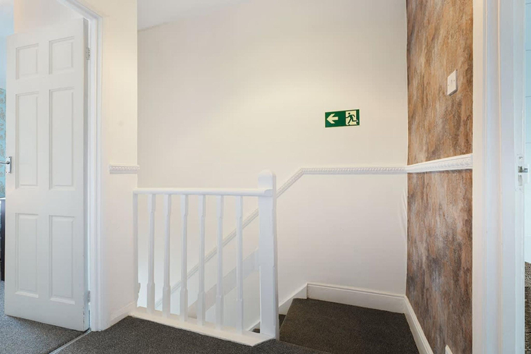 3, Work Friendly 3 Bed House with Sofa Beds Sleeps 7, Durham