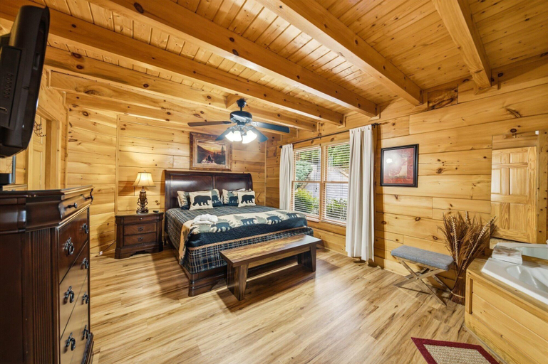 Bedroom 2, Moonlight and Memories - Two Bedroom Cabin, Sevier