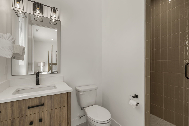 Bathroom 3, Courtside Sunsets 5 Bedroom Townhouse, Washington