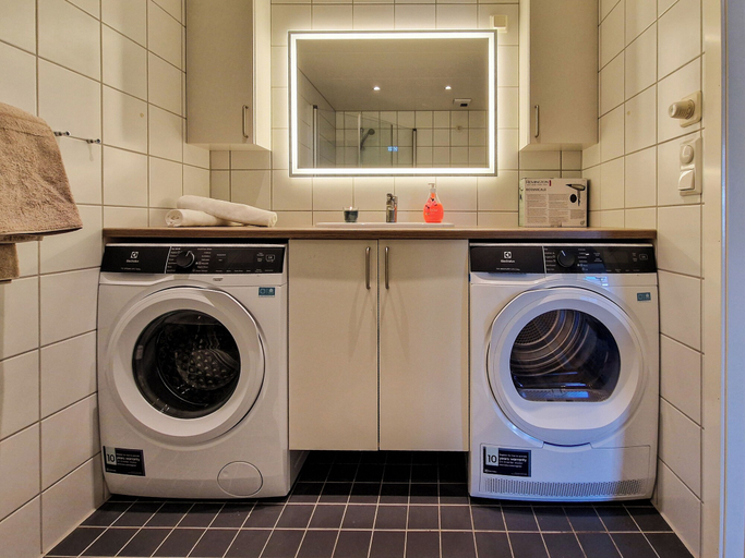 Laundry 2, Charming Sørenga Apartment Waterfront Views & City Comfort, Oslo