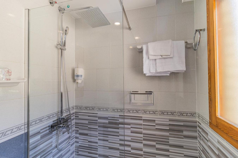 Bathroom 5, Hostal Valle de Tena, Huesca