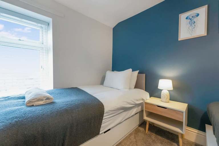 Room 3, Stylish 2 Bedroom in Bishop Auckland With Parking, Durham