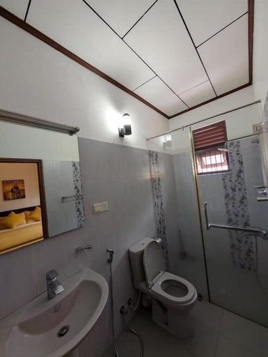 Bathroom 5, Airport Blessings Villa, Katana