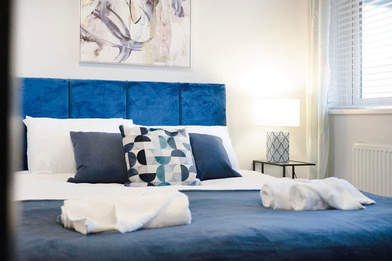 Room 3, Modern 2 Bedroom Home With TV Wifi Parking, Sunderland