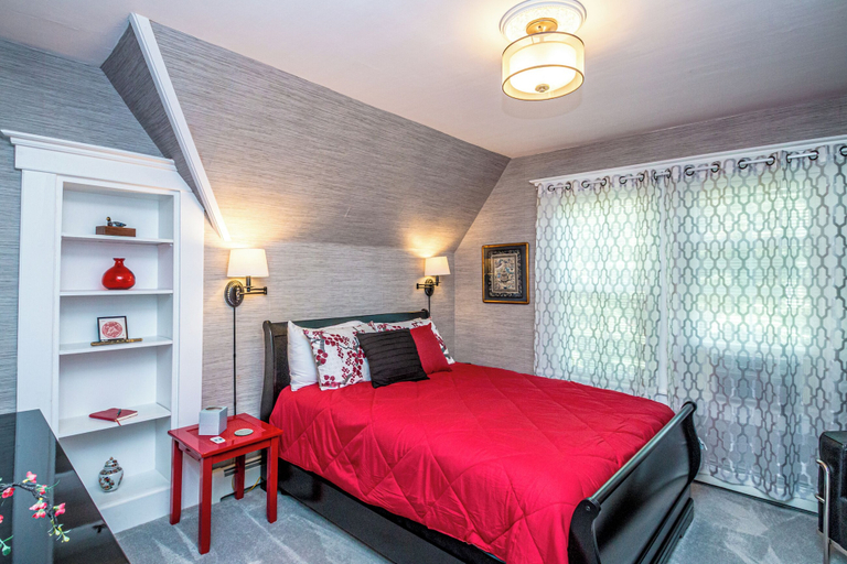 Room 5, RoseWood Landing, Carroll