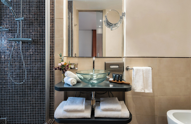 Bathroom 5, Leonardo Boutique Hotel Rome Termini, Rome