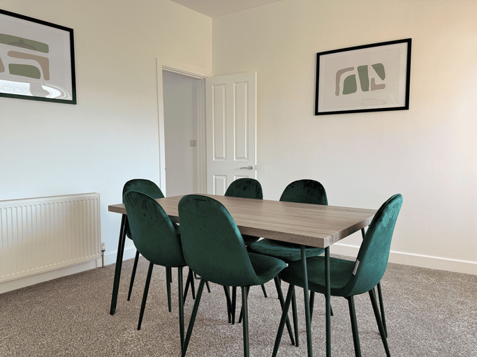 Dining, Gem of a Stay - Comfortable 3 Bed House, Rotherham