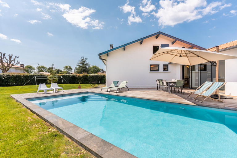Sport & Beauty 1, Villa confortable a Seignosse avec piscine privee, Landes