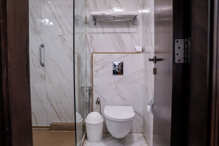Bathroom 5, Grand Concerto Hotel, Beirut