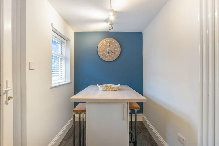 Room 5, Stylish 2 Bedroom in Bishop Auckland With Parking, Durham
